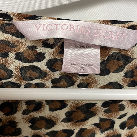 Victoria’s Secret Long Sleeved Animal Print Night Gown Sleep Wear Lounge Wear S - Picture 2 of 3